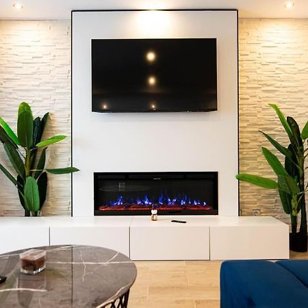 Ultra Central Luxury 3Br 2Bath Apt & Amazing Views Bukarest Exteriör bild