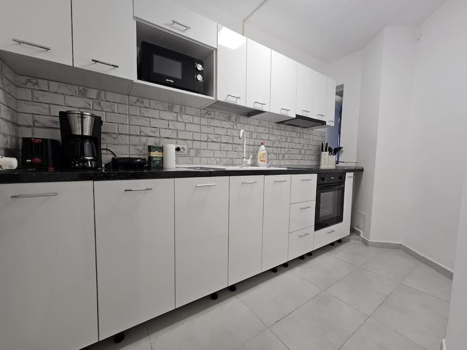 Ultra Central Luxury 3Br 2Bath Apt & Amazing Views Bukarest Exteriör bild