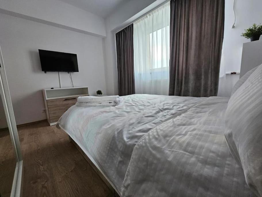 Ultra Central Luxury 3Br 2Bath Apt & Amazing Views Bukarest Exteriör bild